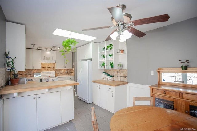 3 of 20 - 3129 King Richard Dr, Nanaimo, British Columbia